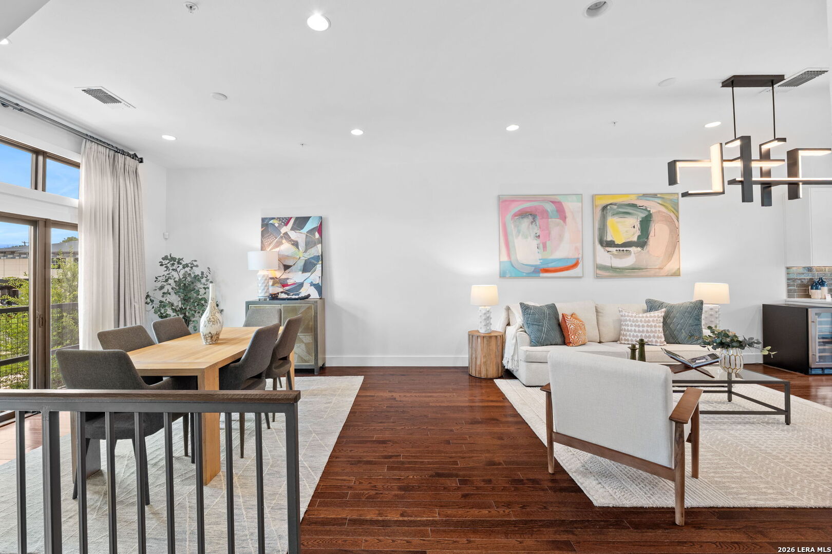 318 W Grayson 203