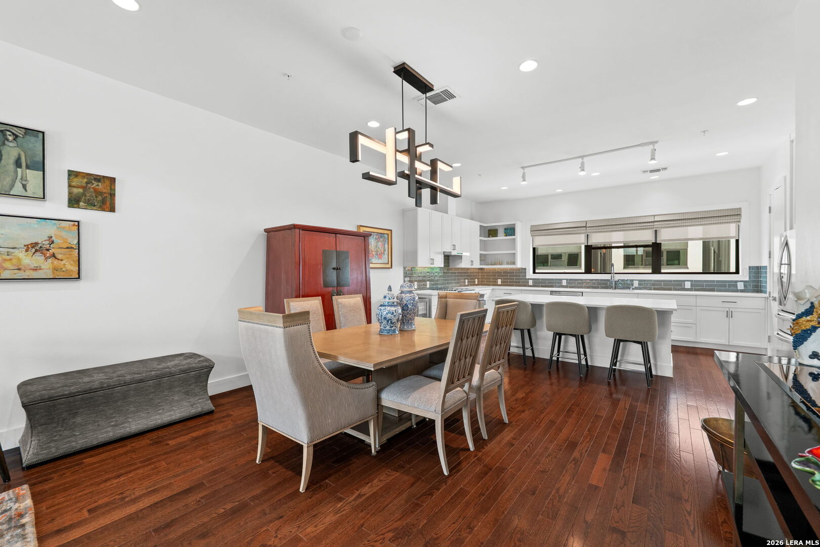318 W Grayson 203