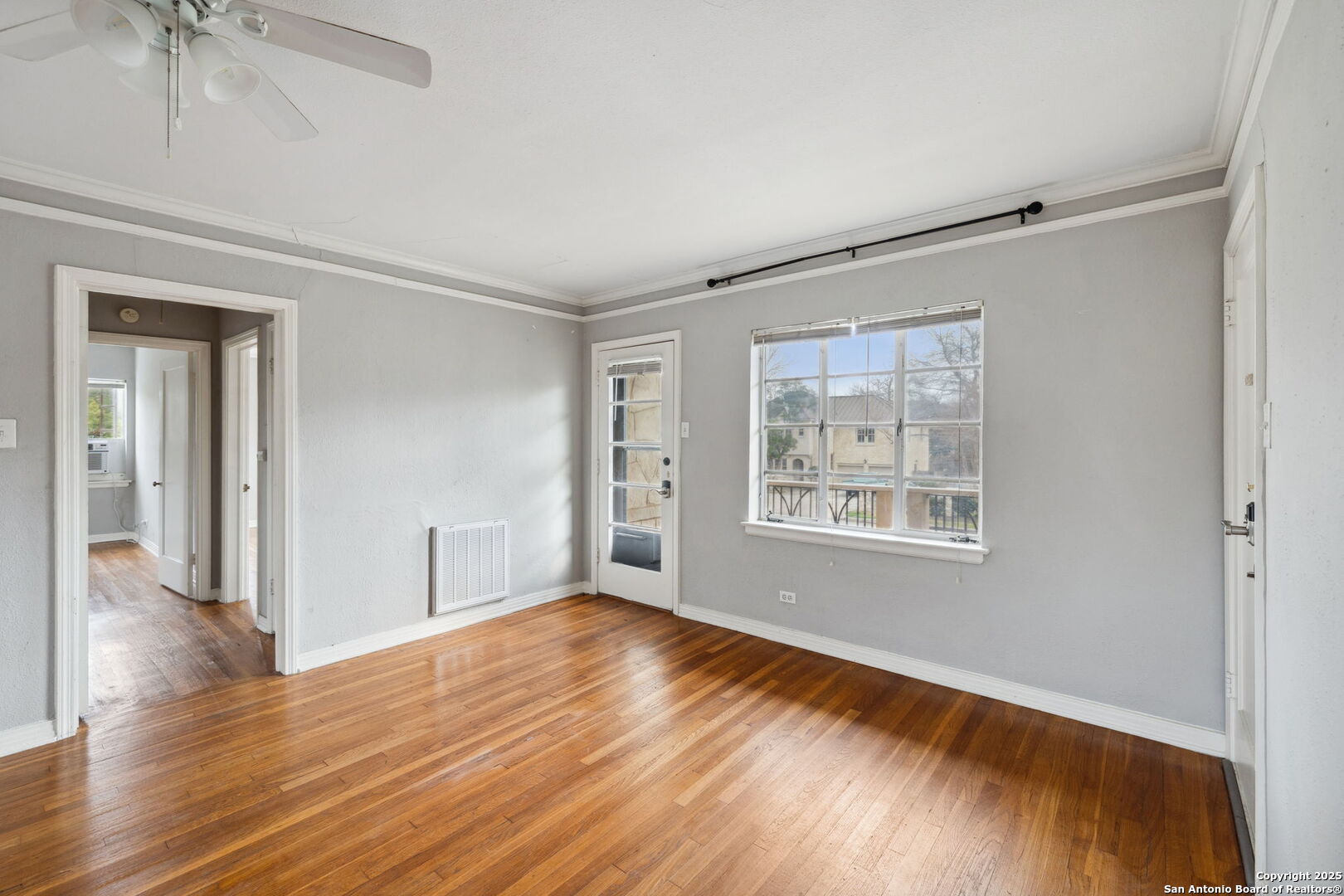 515 E Olmos Dr 4