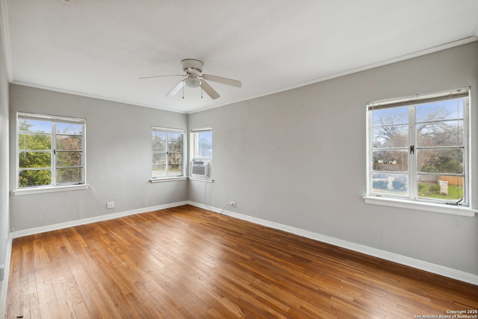 515 E Olmos Dr 4
