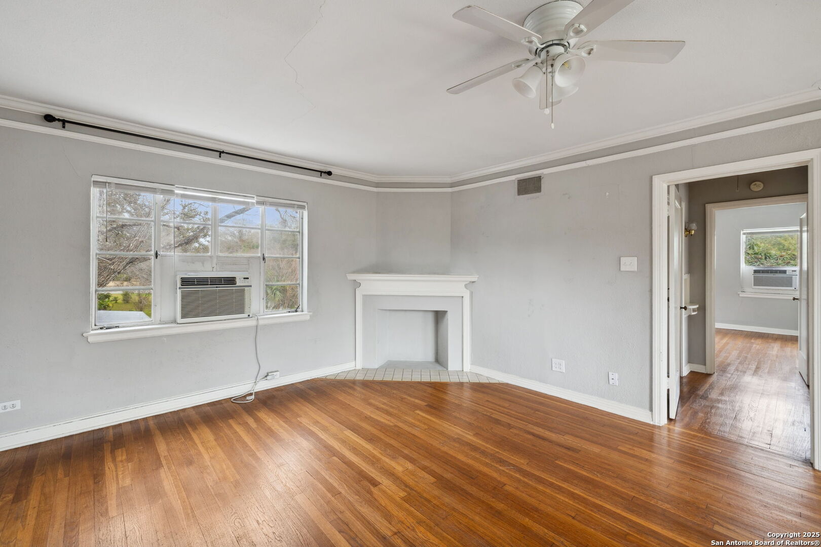 515 E Olmos Dr 4