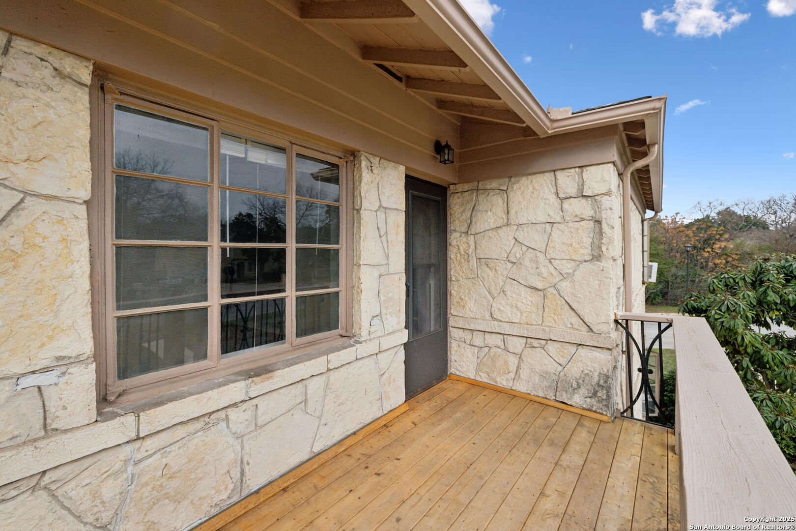 515 E Olmos Dr 4