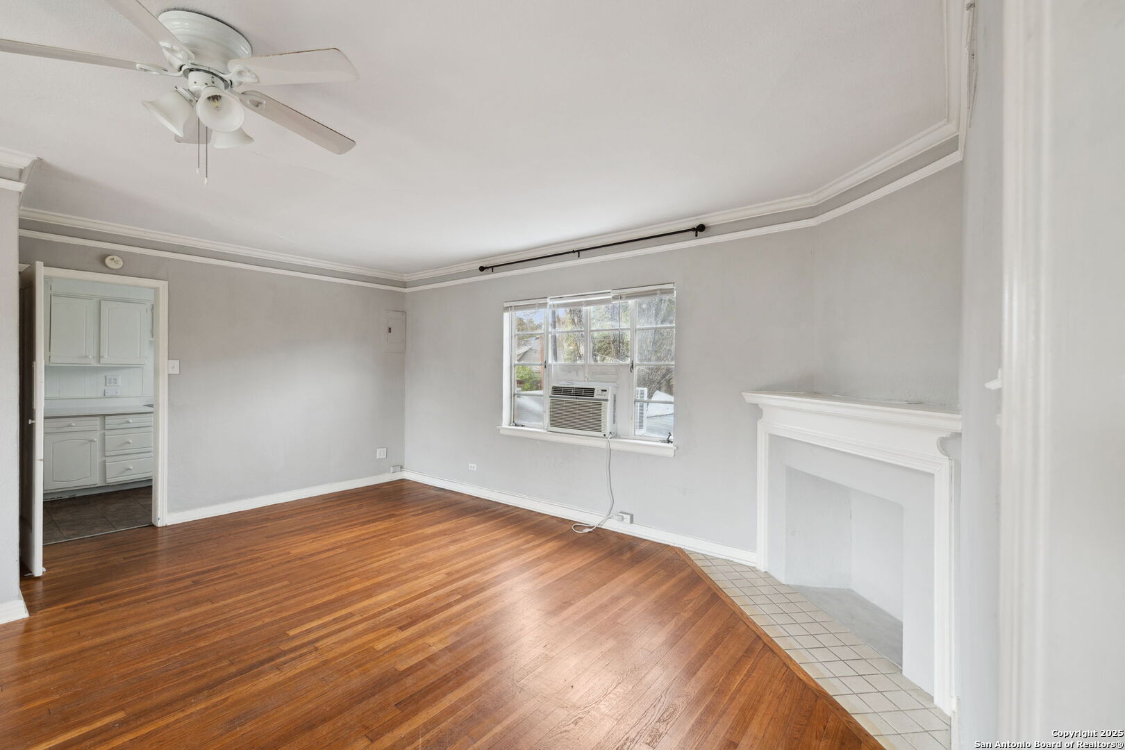 515 E Olmos Dr 4