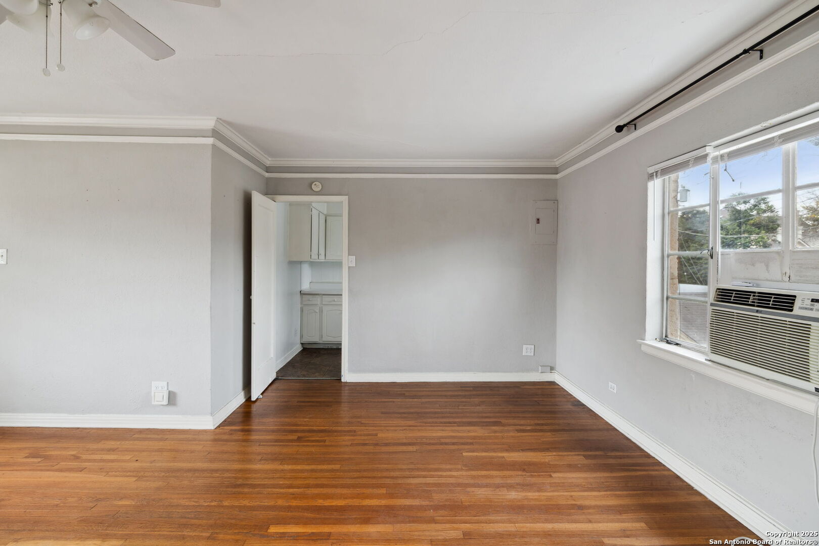 515 E Olmos Dr 4