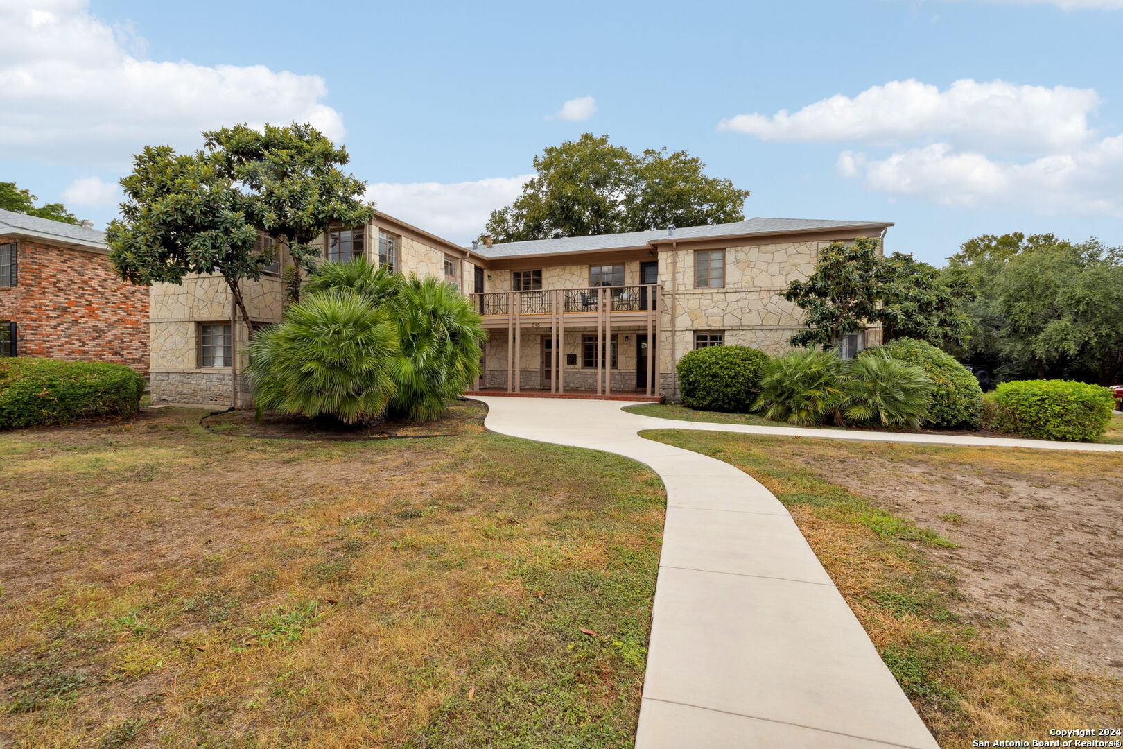 515 E Olmos Dr 4