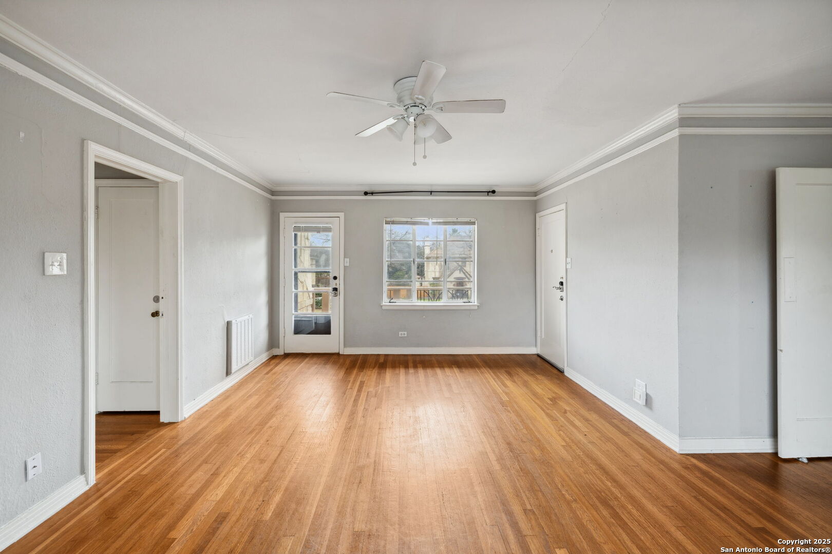 515 E Olmos Dr 4