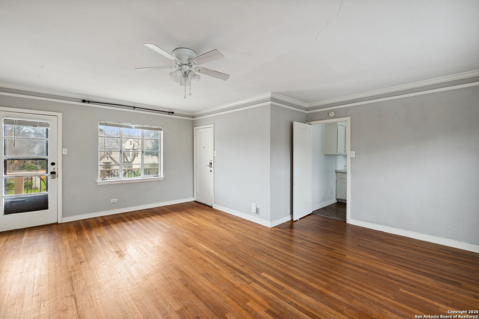 515 E Olmos Dr 4