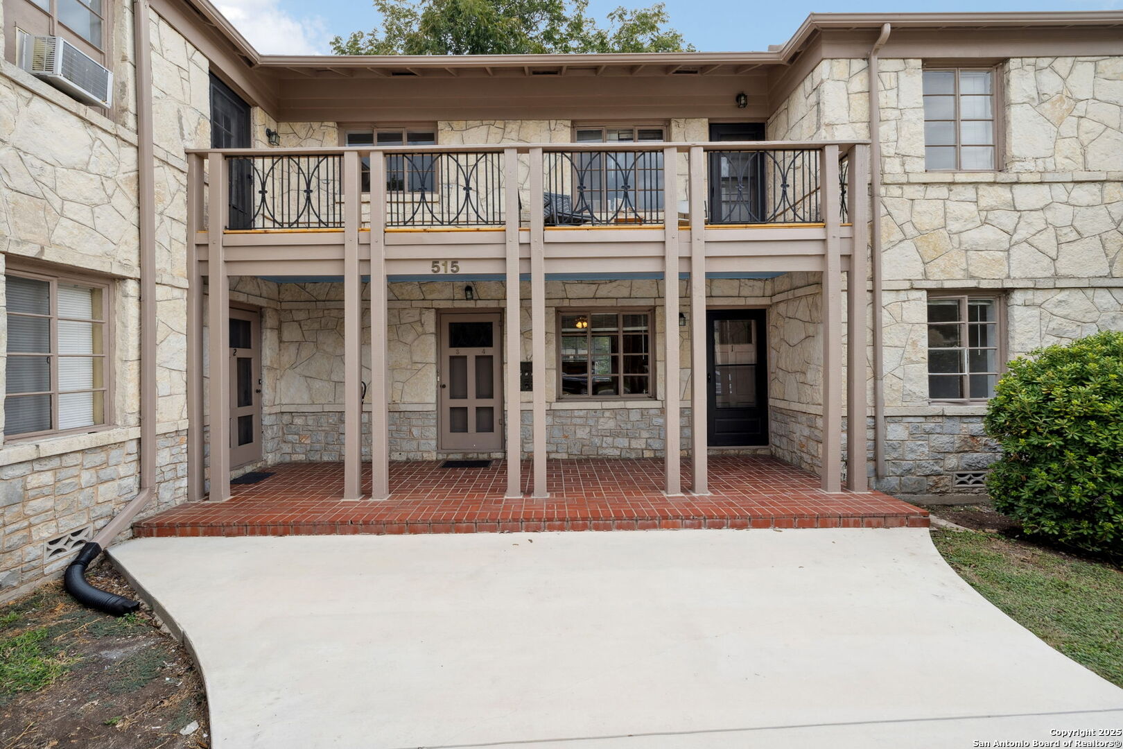 515 E Olmos Dr 4