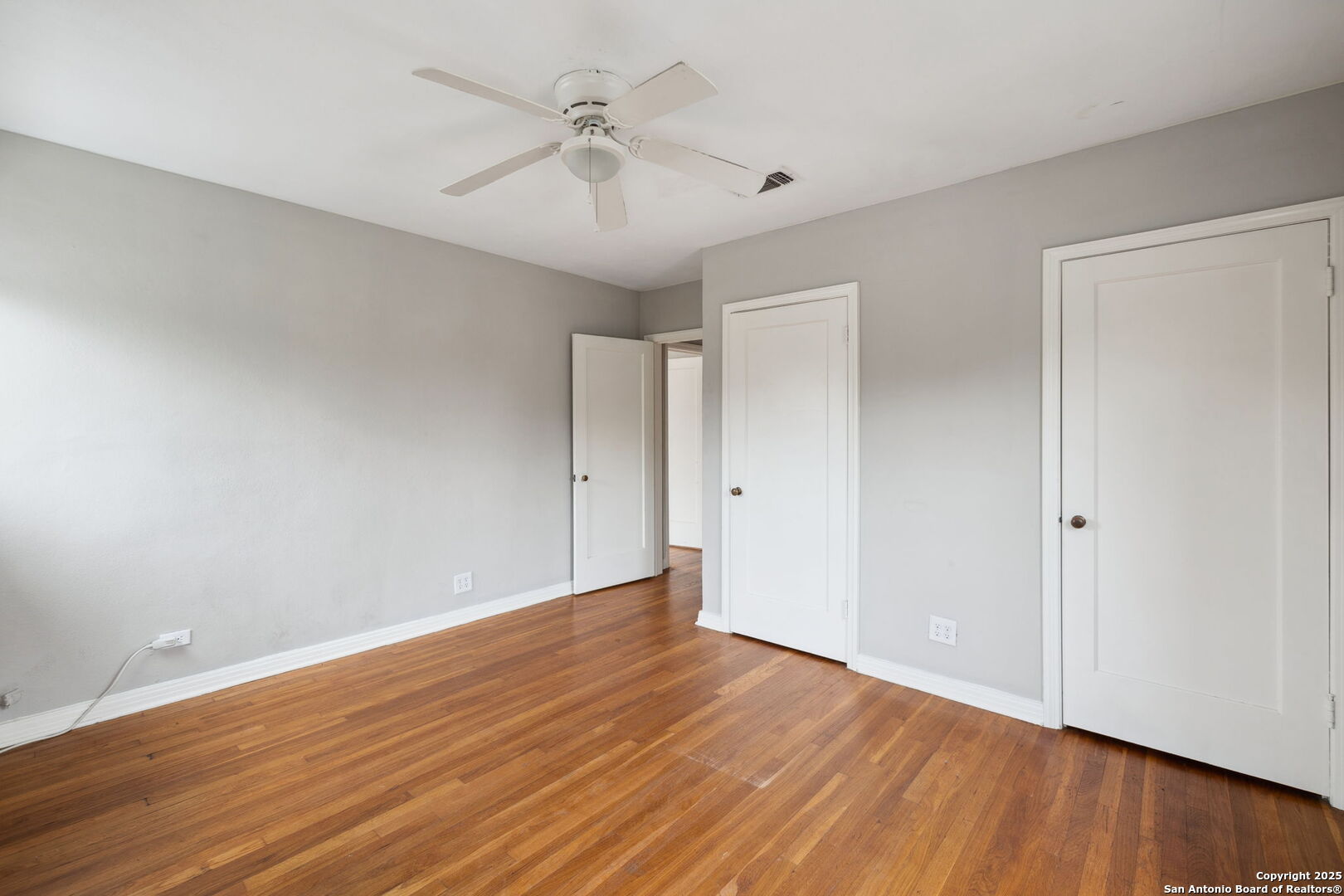 515 E Olmos Dr 4