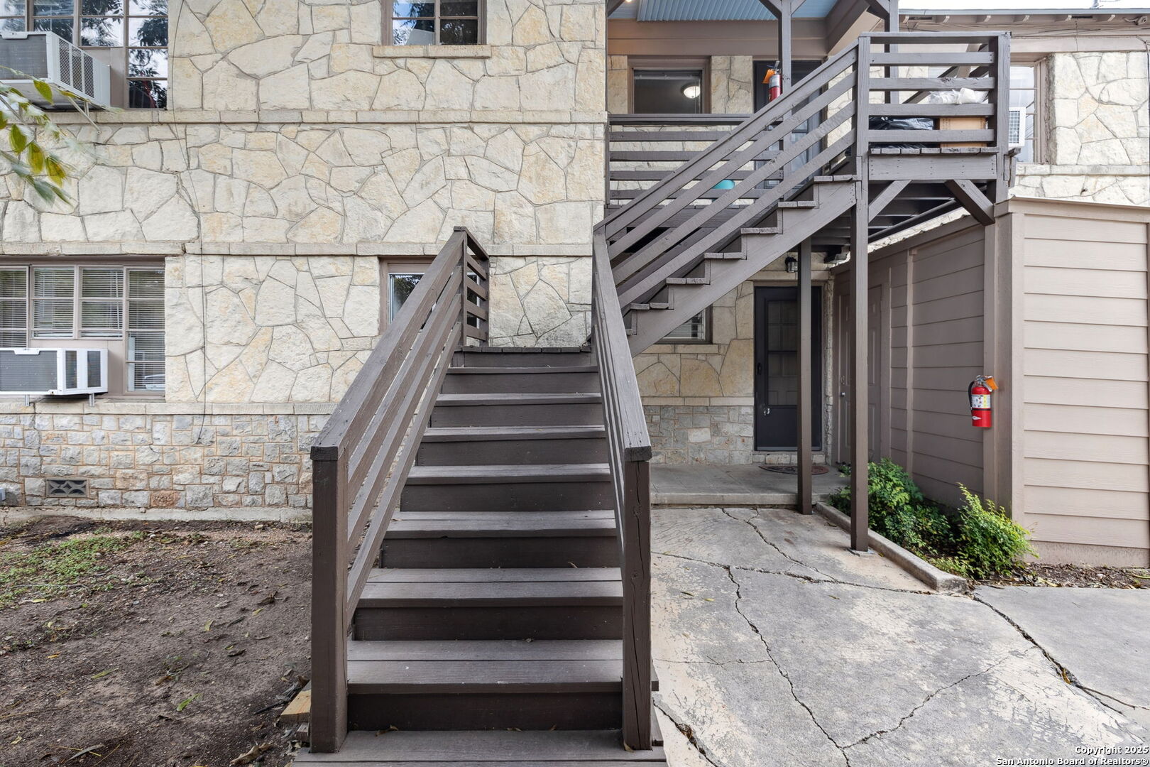 515 E Olmos Dr 4