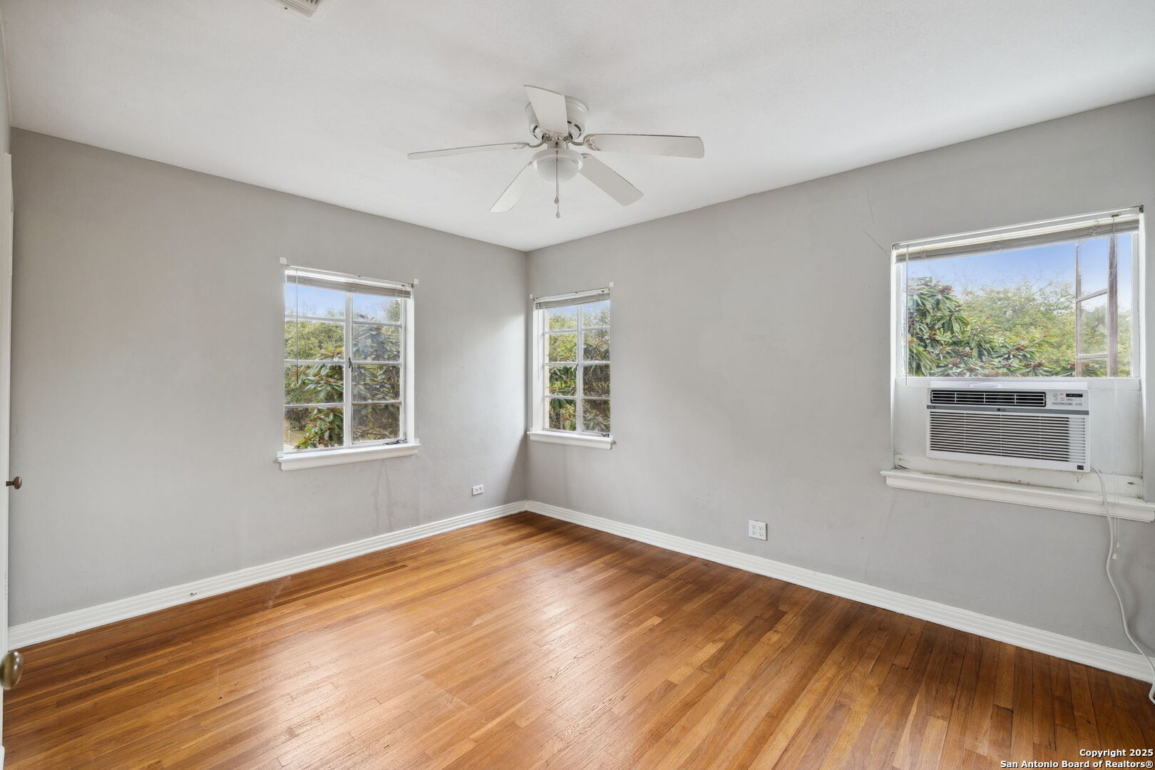 515 E Olmos Dr 4