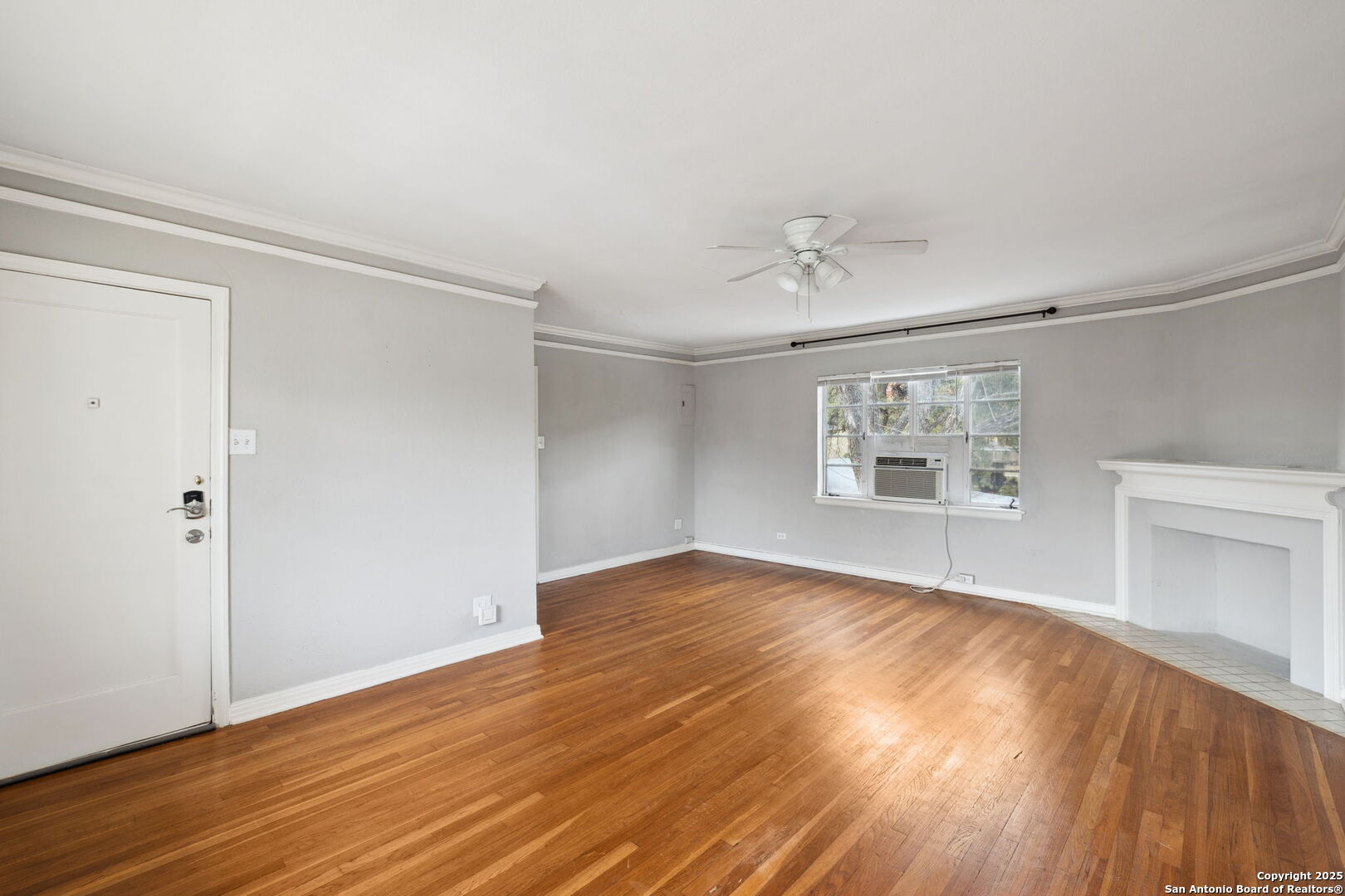 515 E Olmos Dr 4