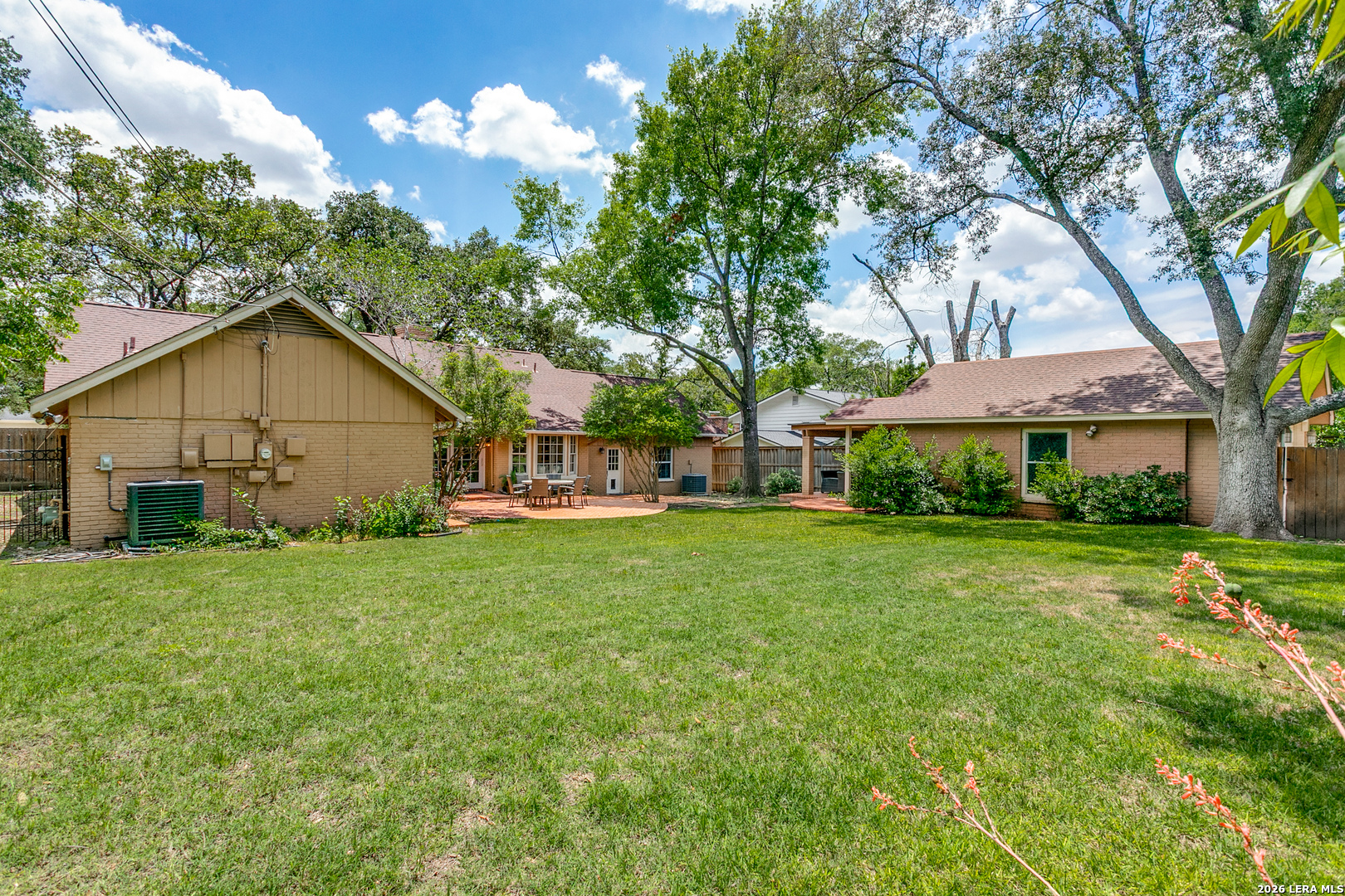 2219 Woodmen