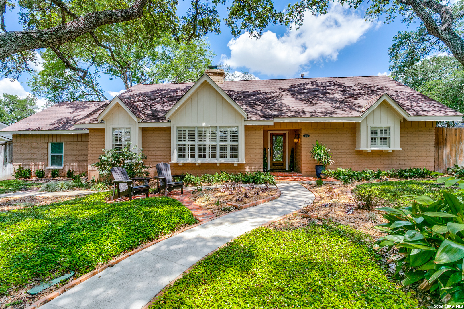 2219 Woodmen