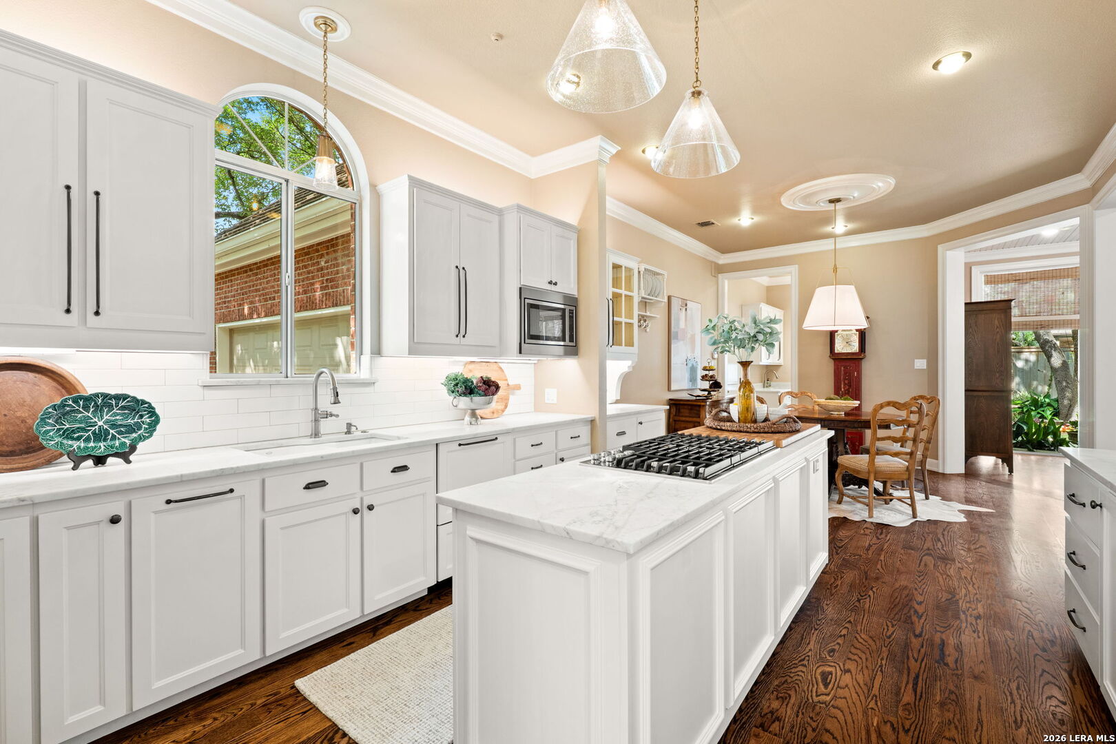 2 CHATSWORTH WAY