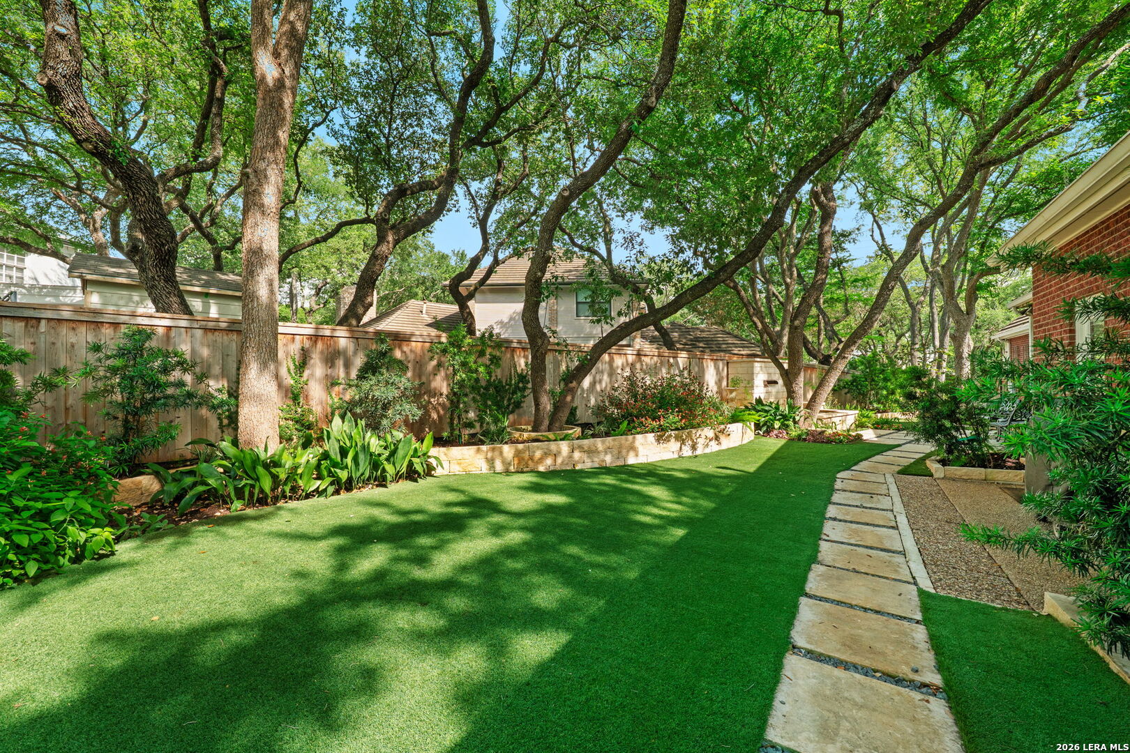 2 CHATSWORTH WAY