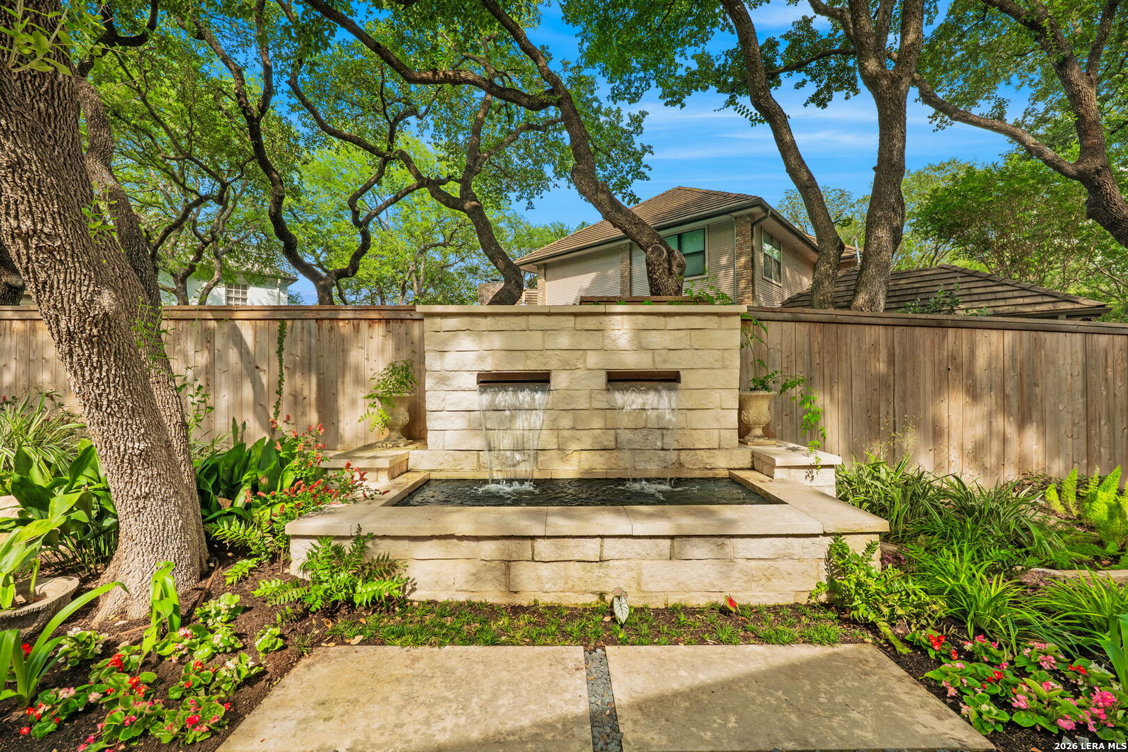 2 CHATSWORTH WAY