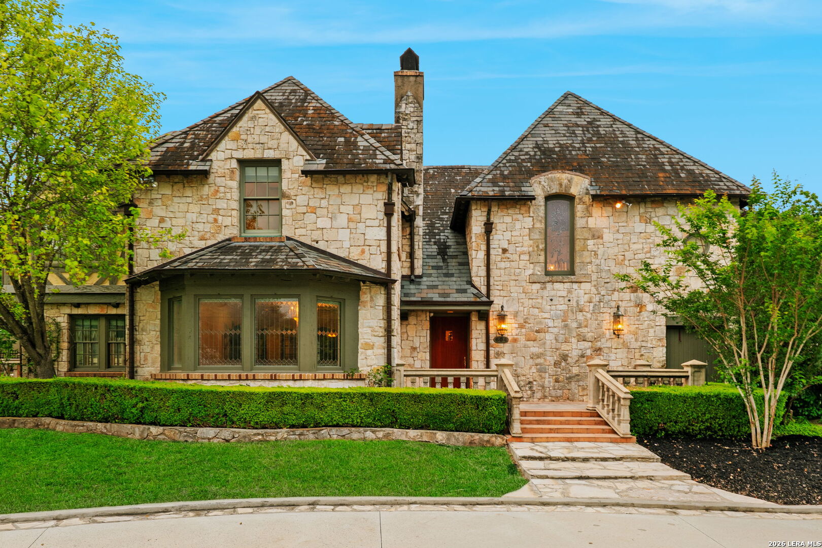 604 E Olmos