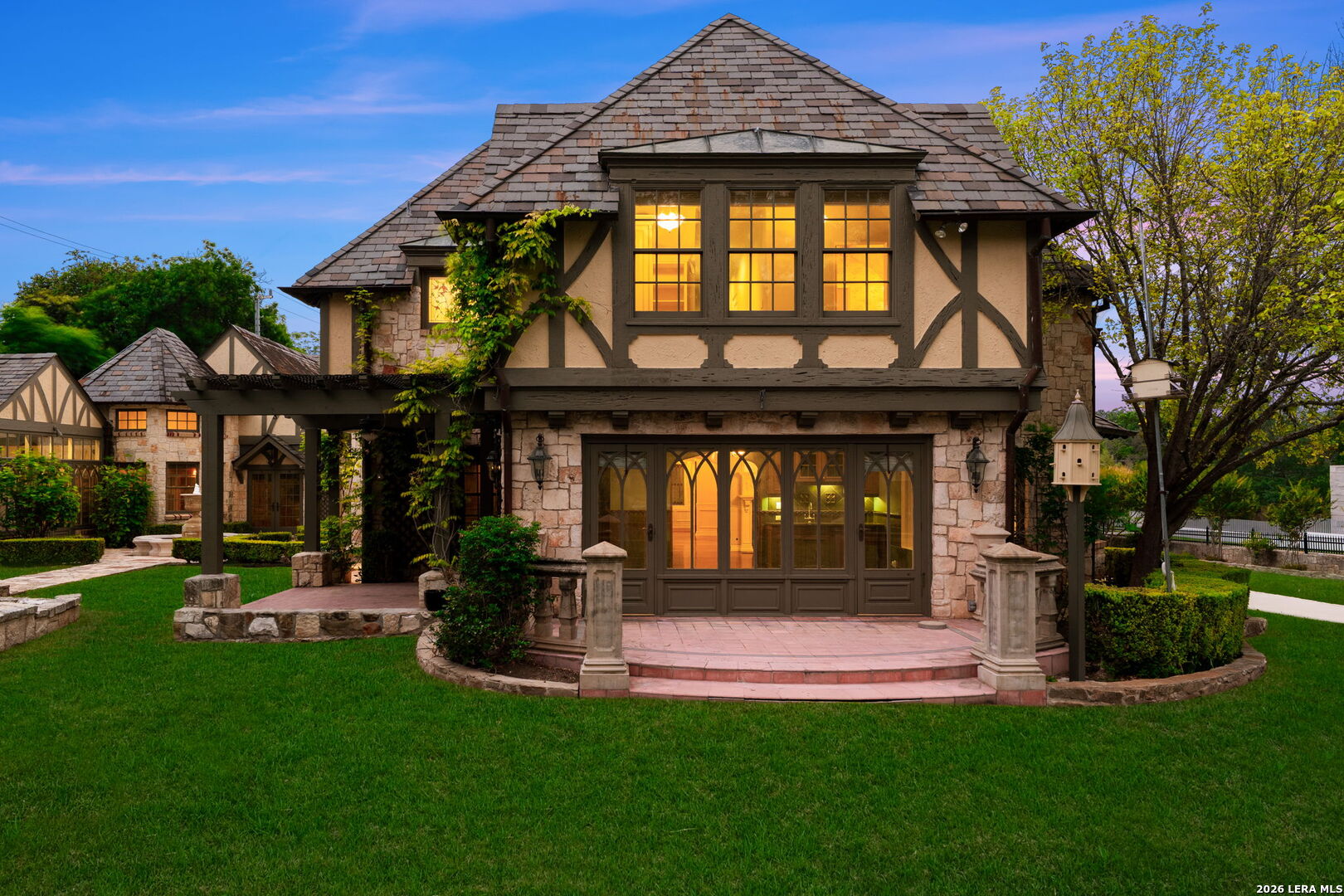 604 E Olmos