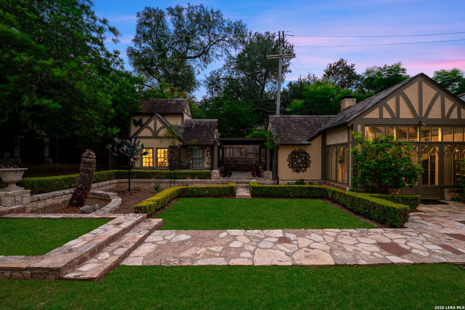 604 E Olmos