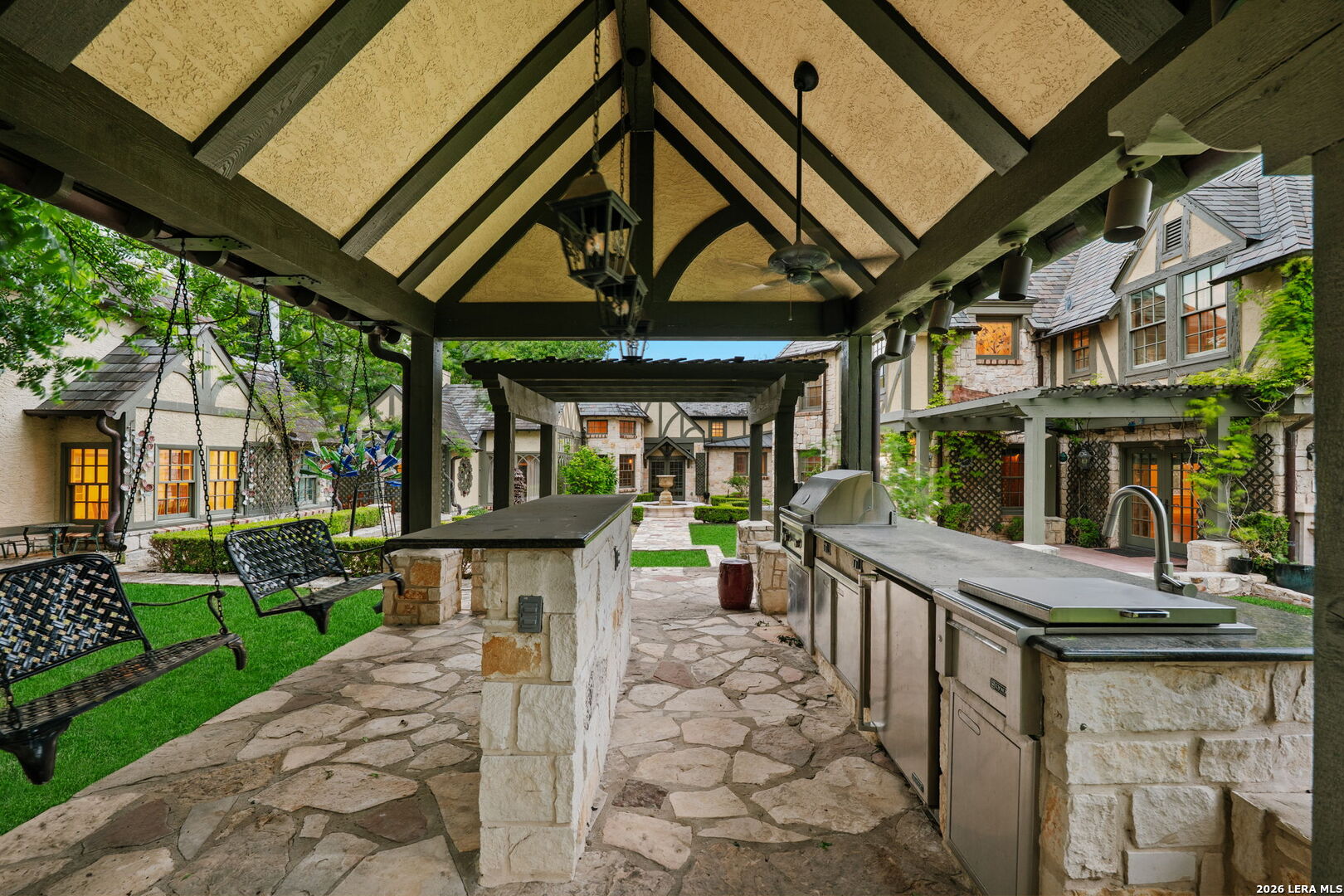604 E Olmos