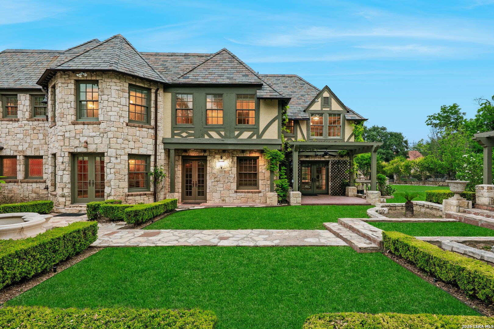 604 E Olmos