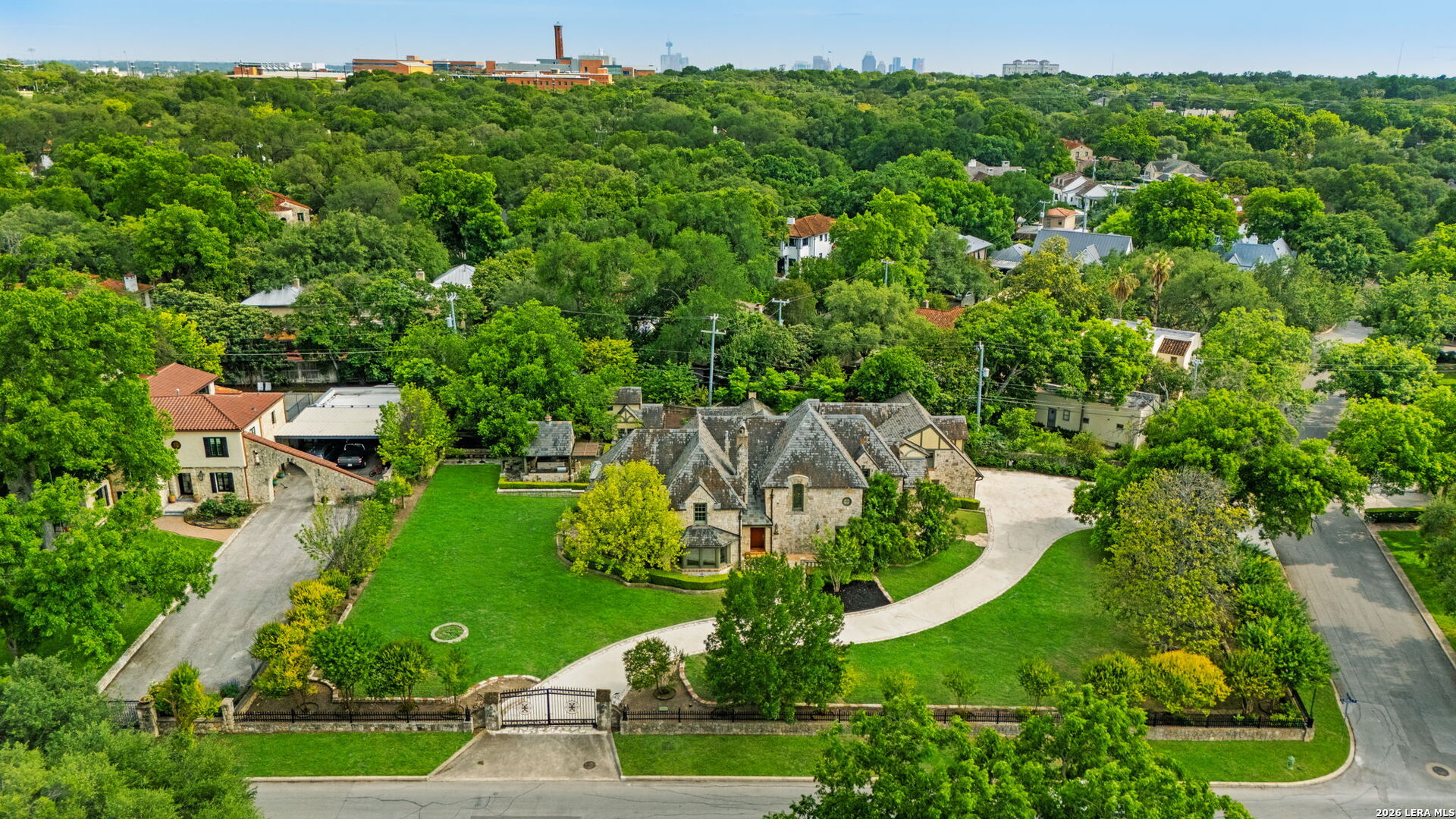 604 E Olmos