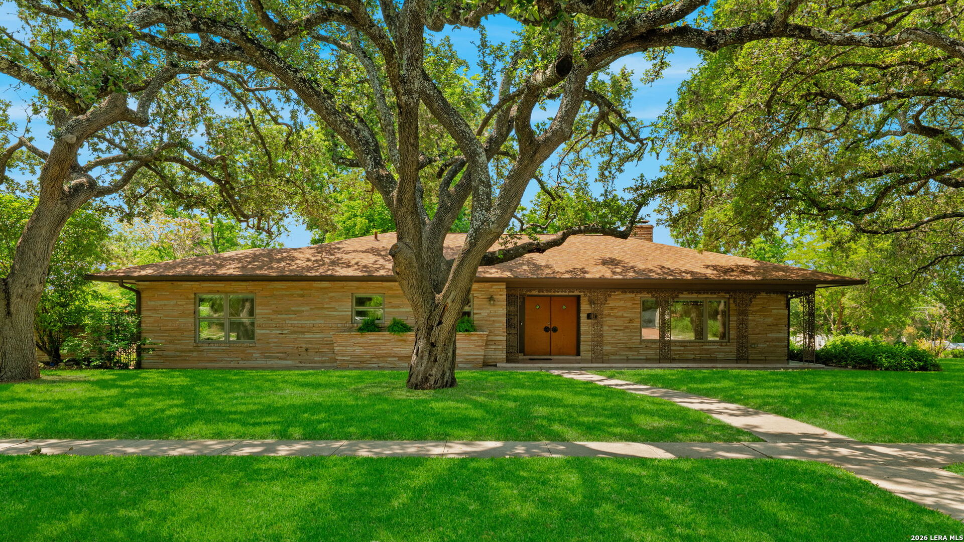 334 W Lynwood