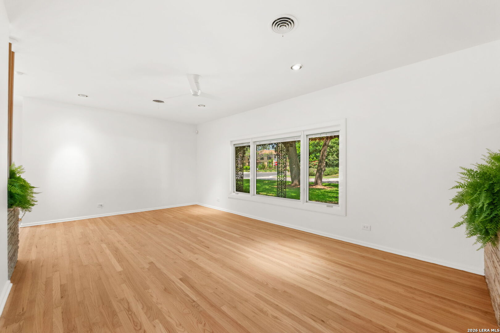 334 W Lynwood