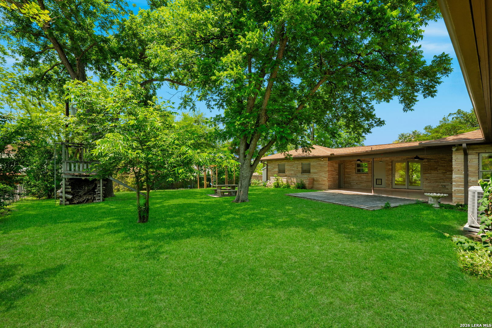 334 W Lynwood