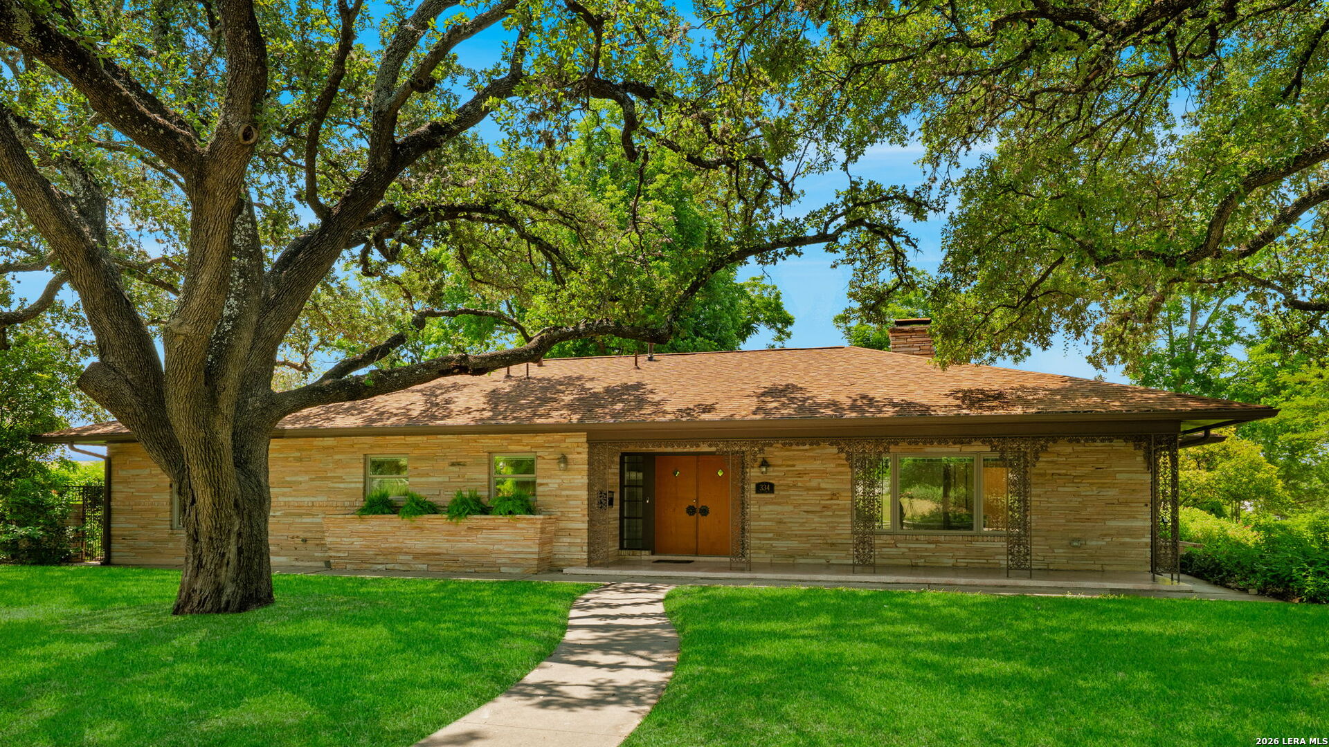 334 W Lynwood