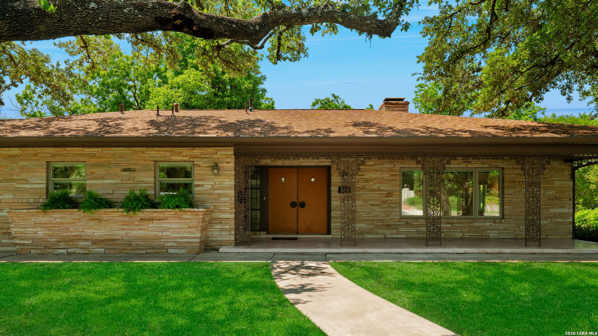 334 W Lynwood