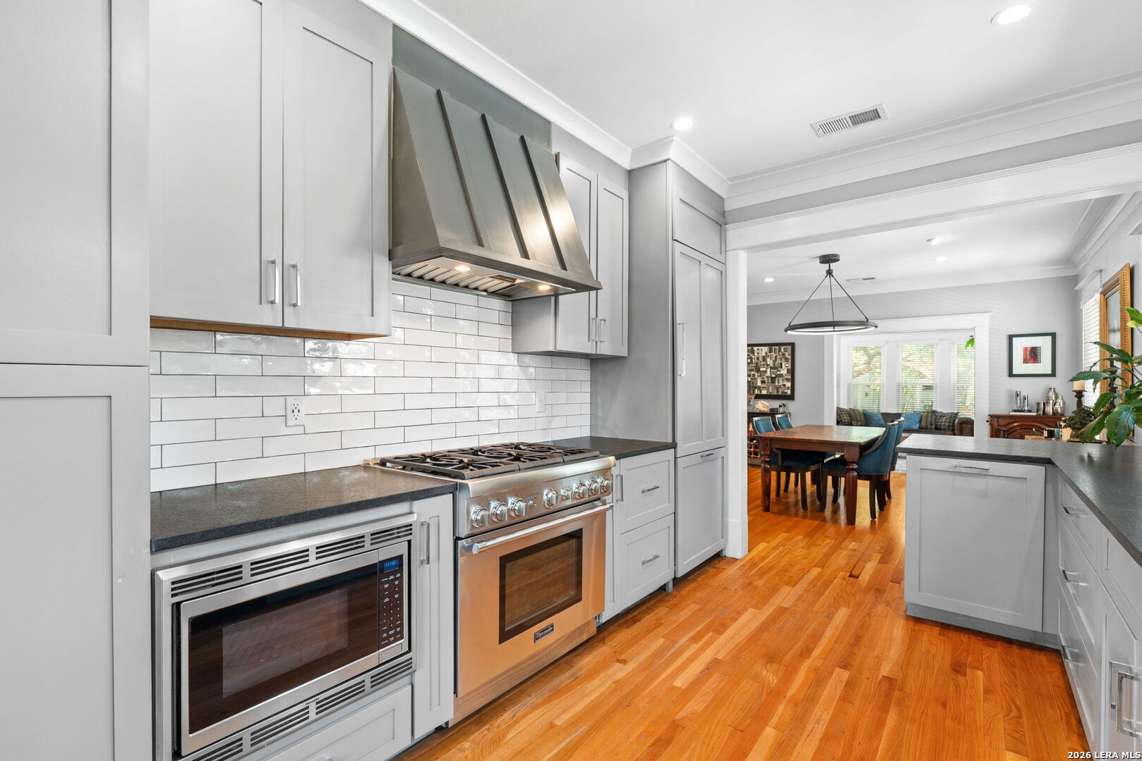 323 W Gramercy