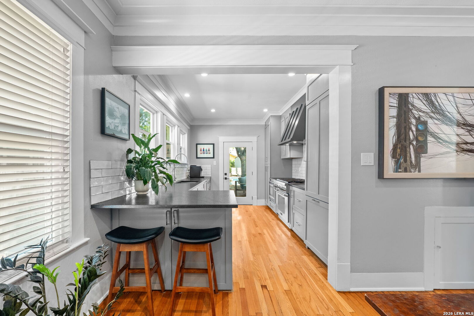 323 W Gramercy