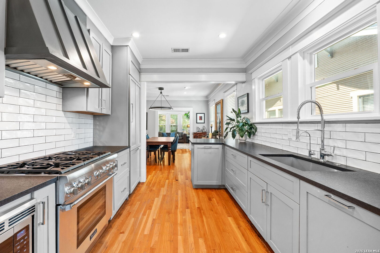 323 W Gramercy