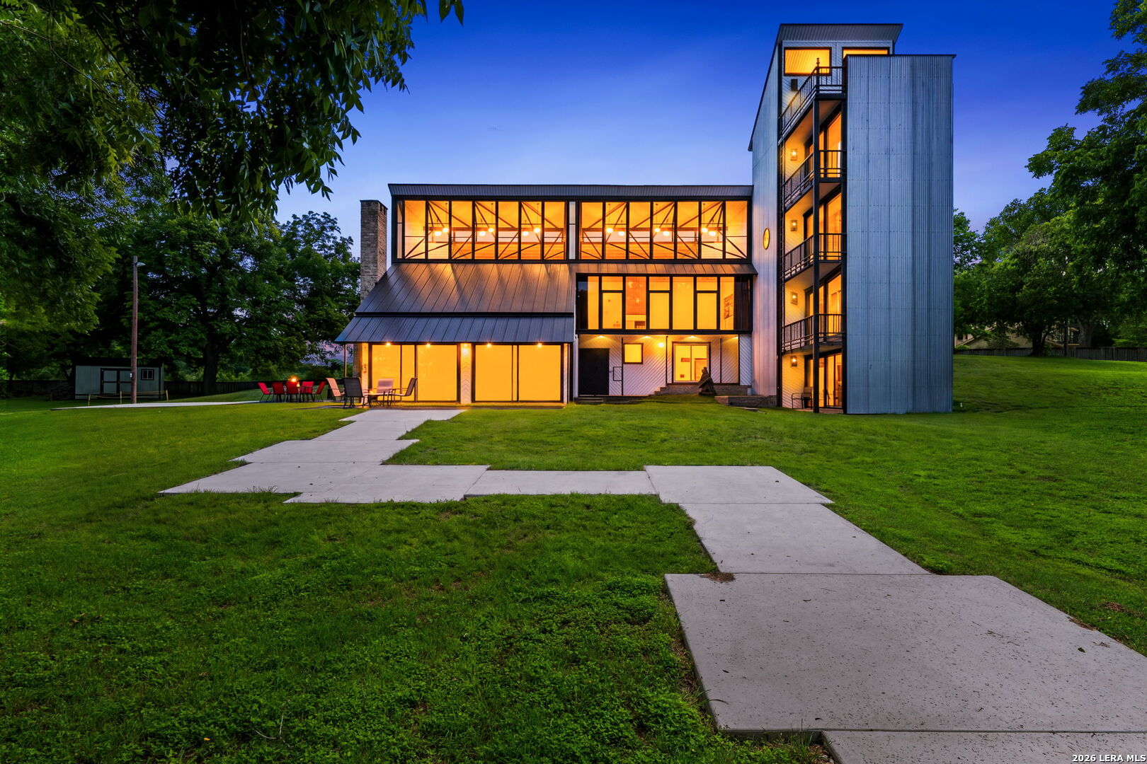 102 Lenz Dr