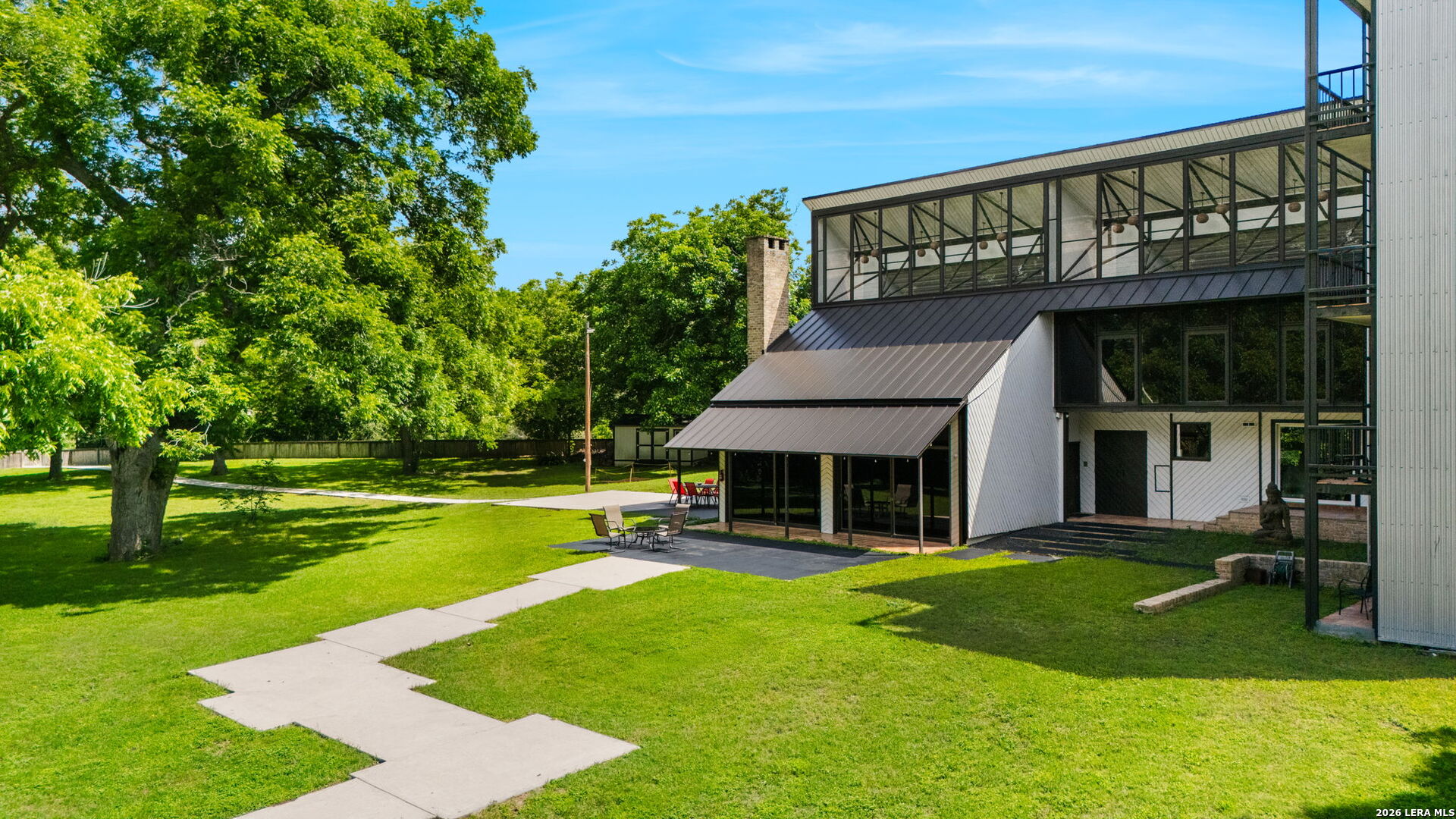 102 Lenz Dr