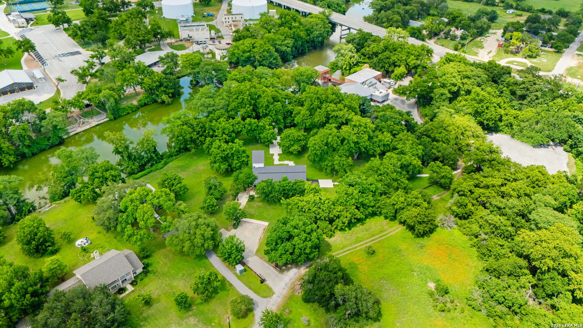 102 Lenz Dr