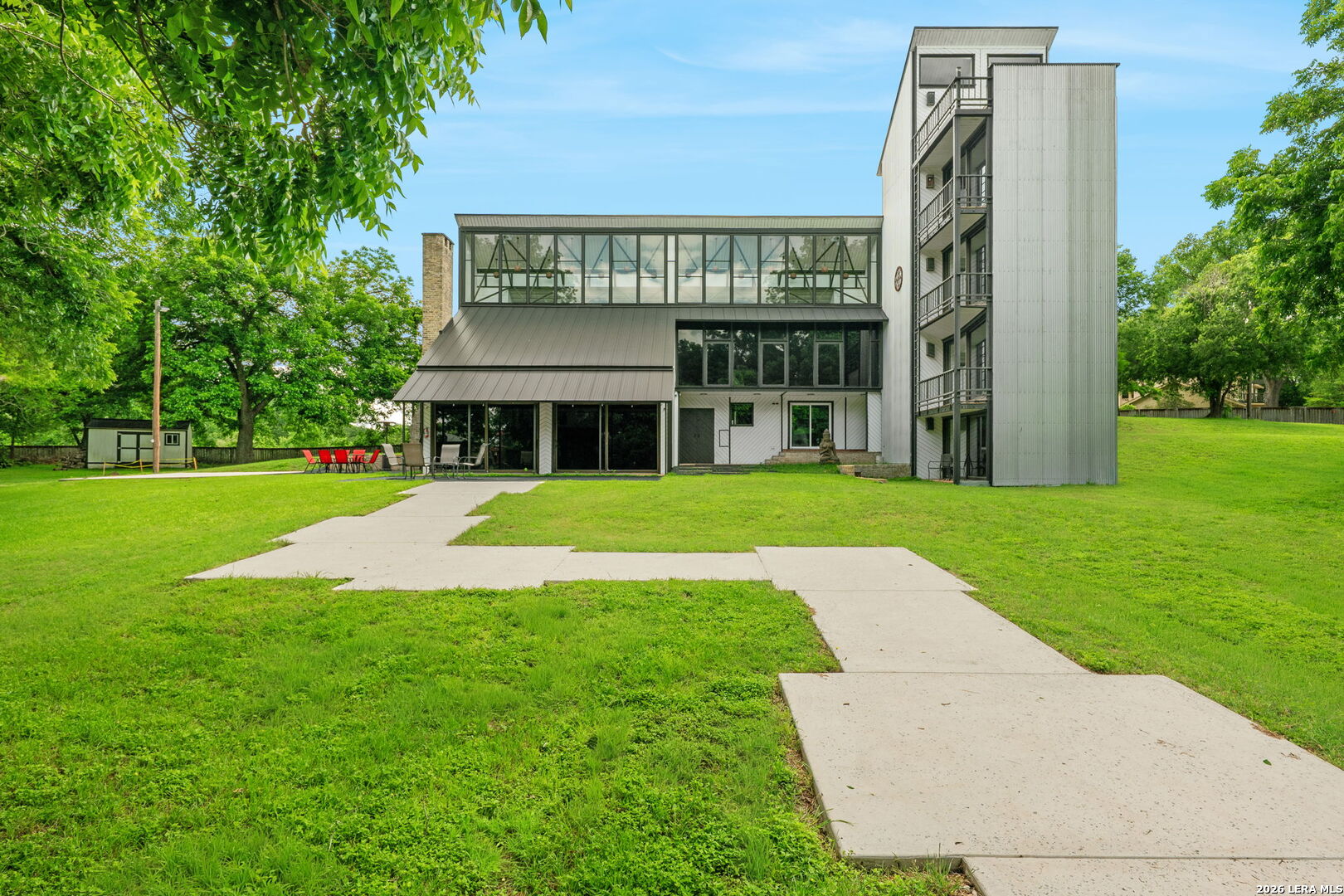 102 Lenz Dr