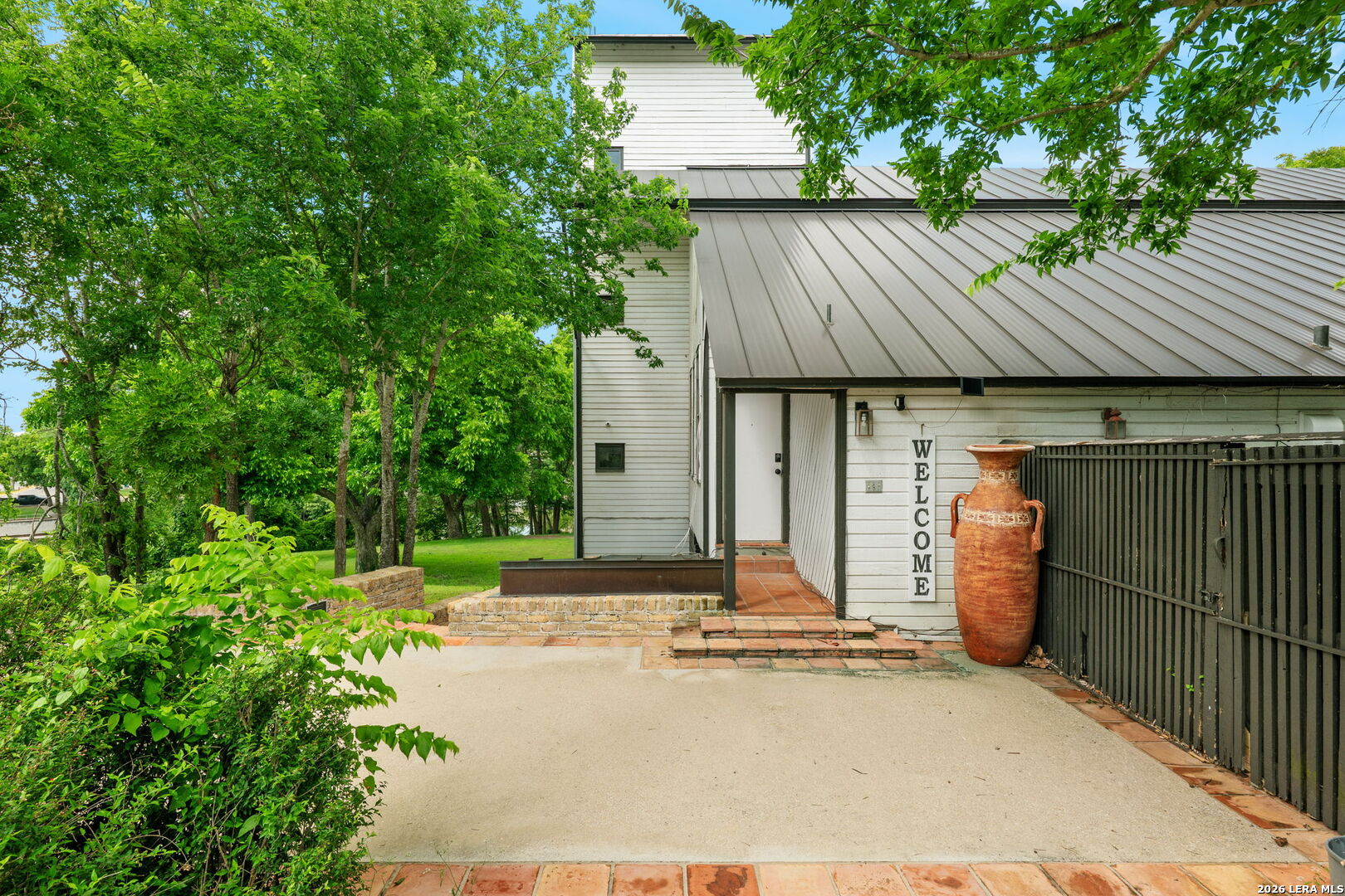 102 Lenz Dr