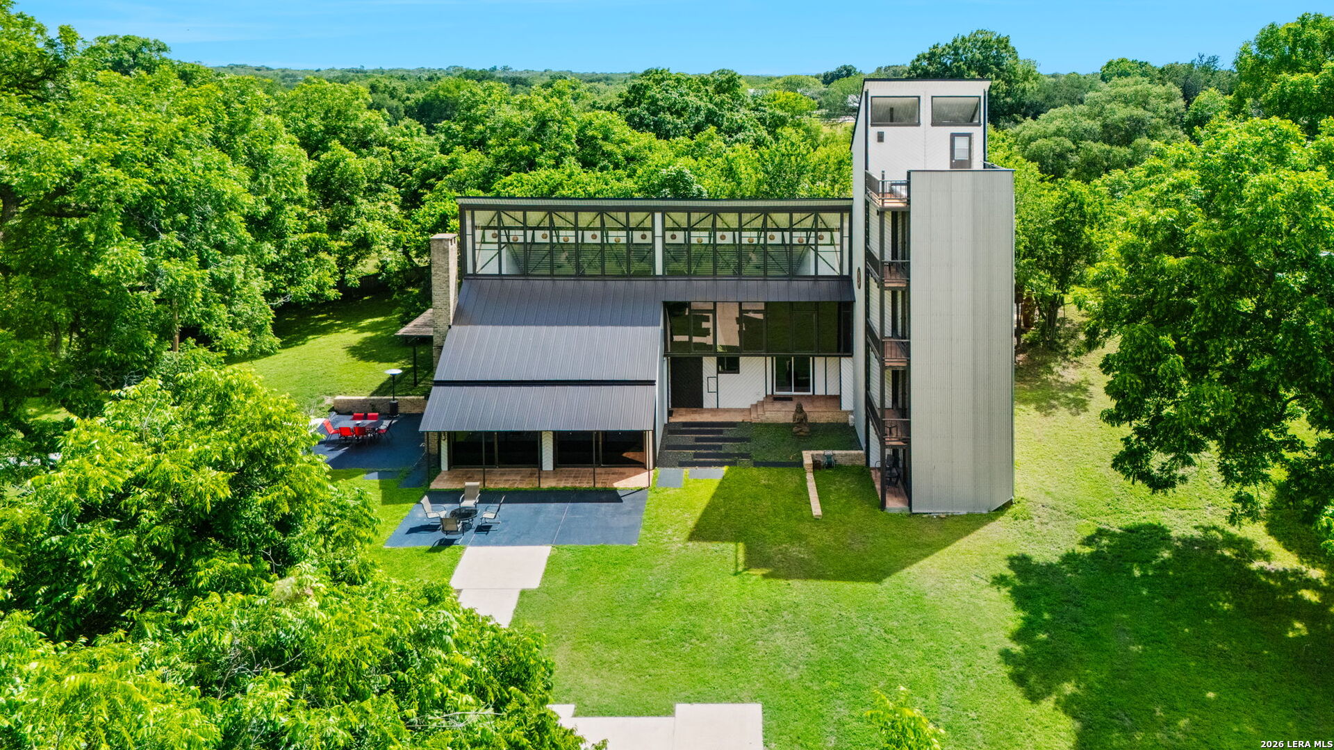 102 Lenz Dr