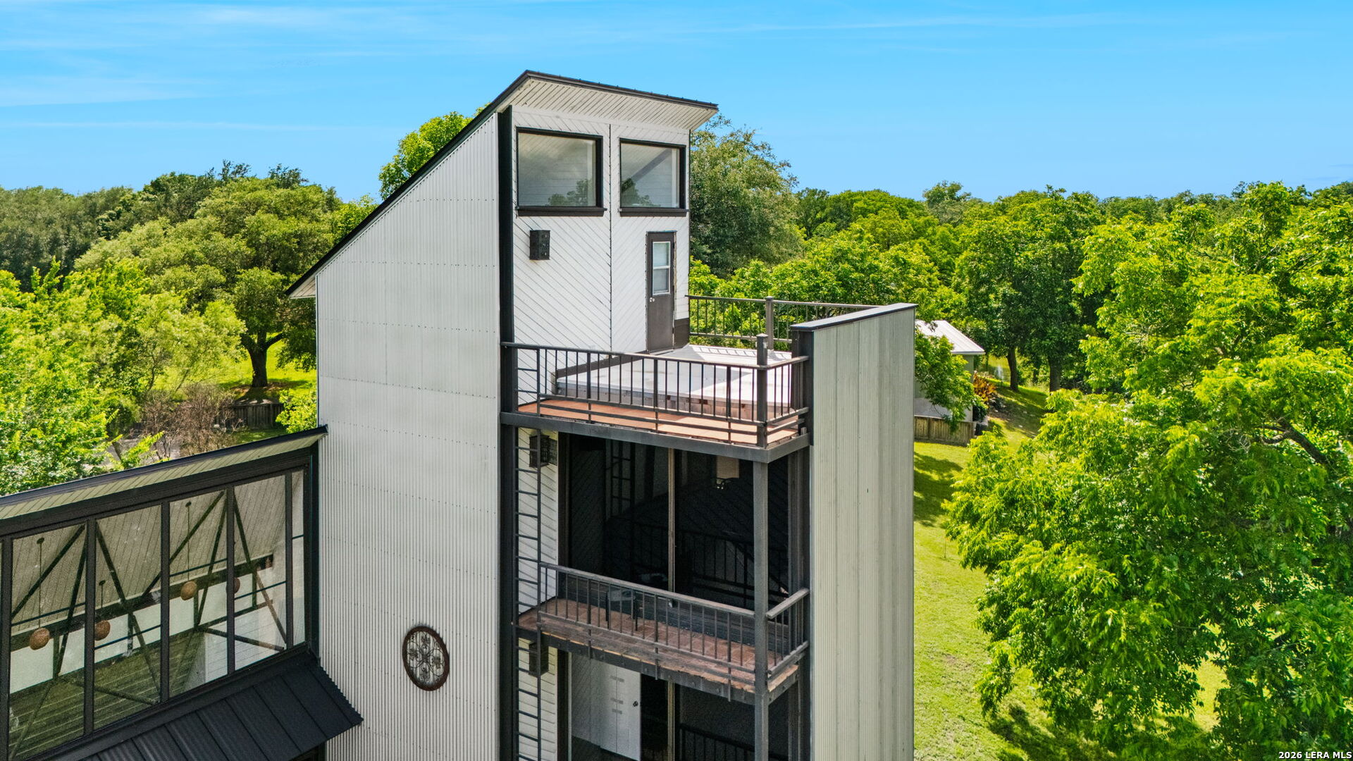 102 Lenz Dr