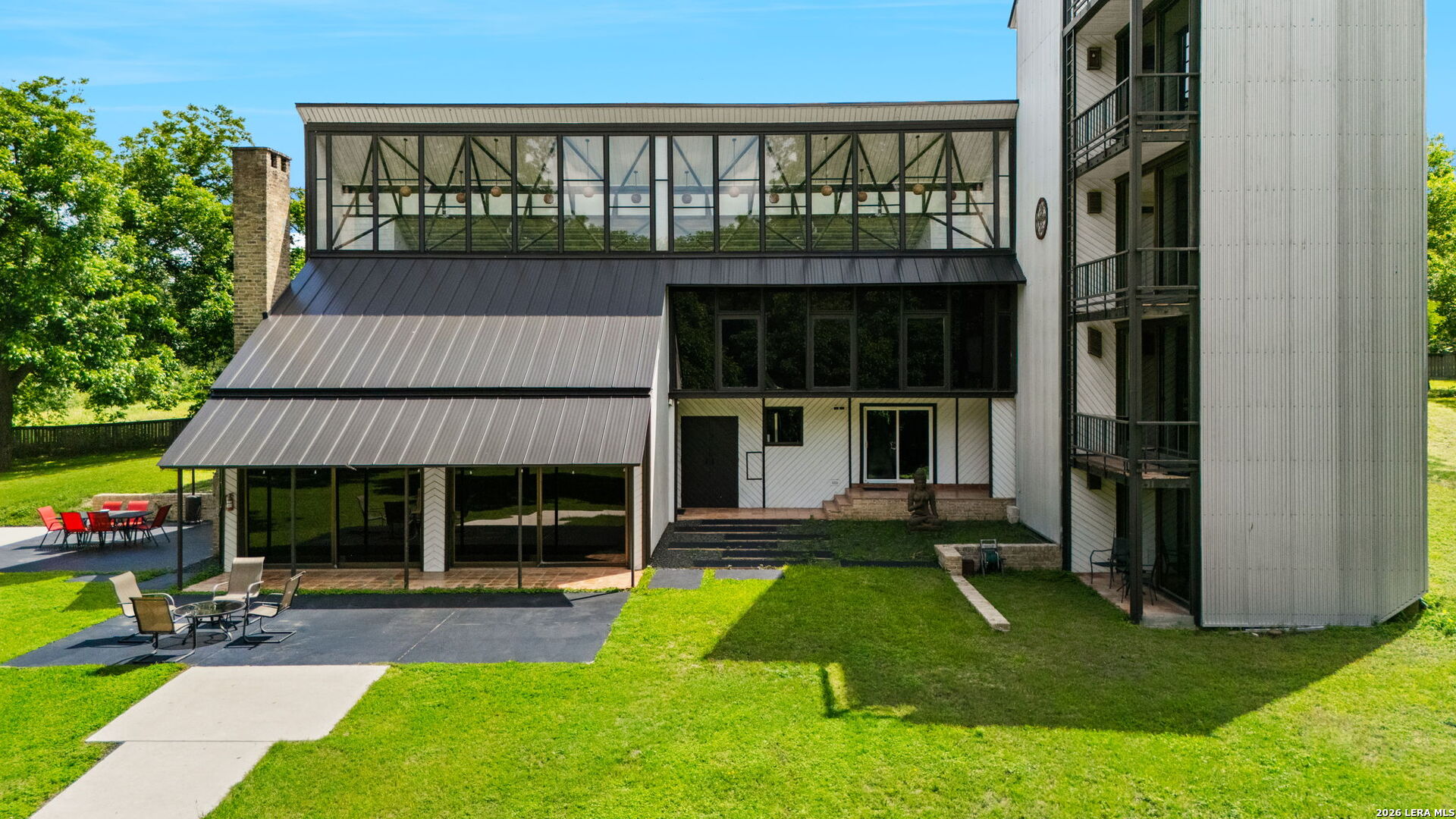 102 Lenz Dr