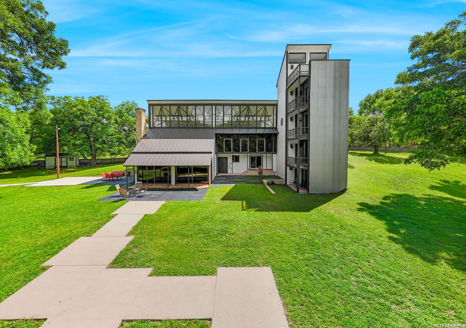 102 Lenz Dr