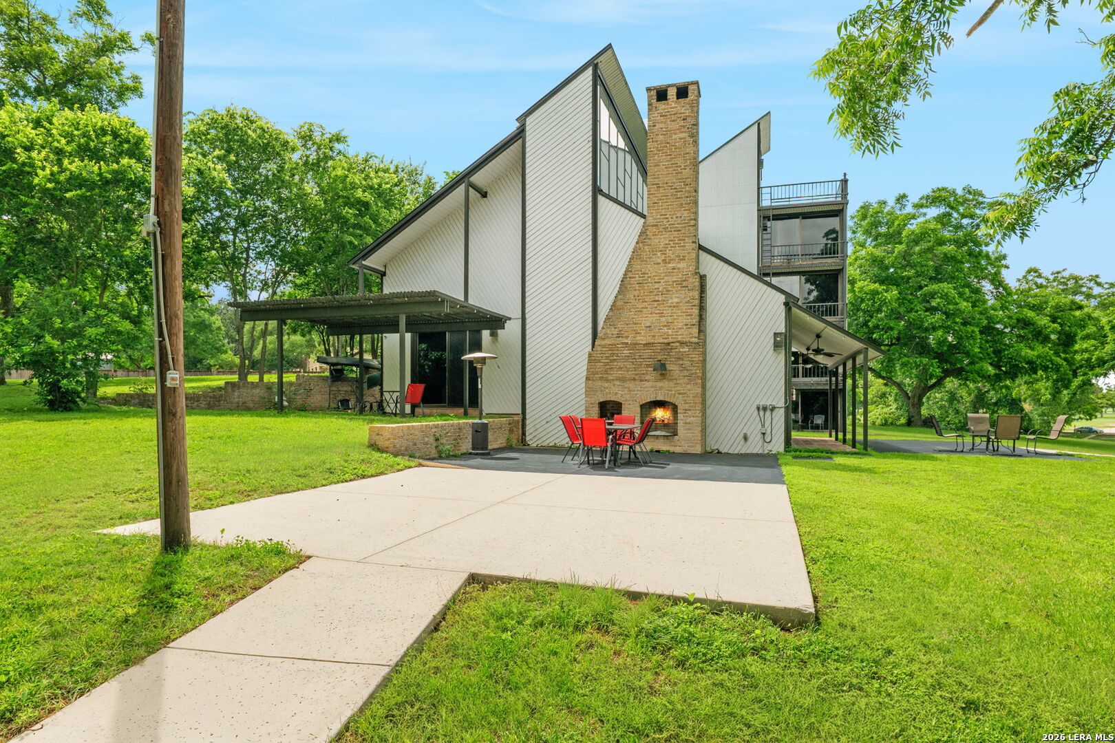 102 Lenz Dr