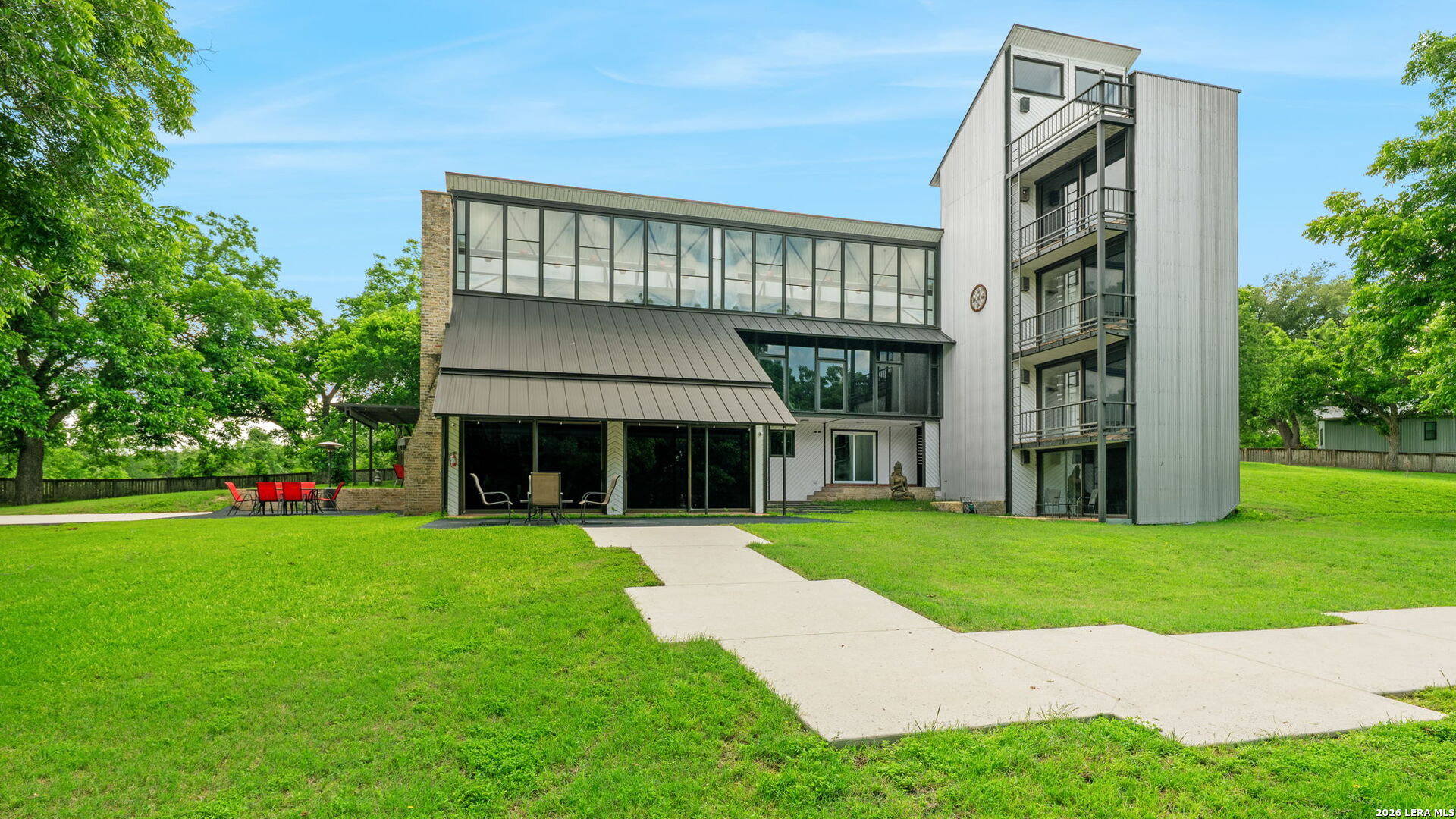 102 Lenz Dr