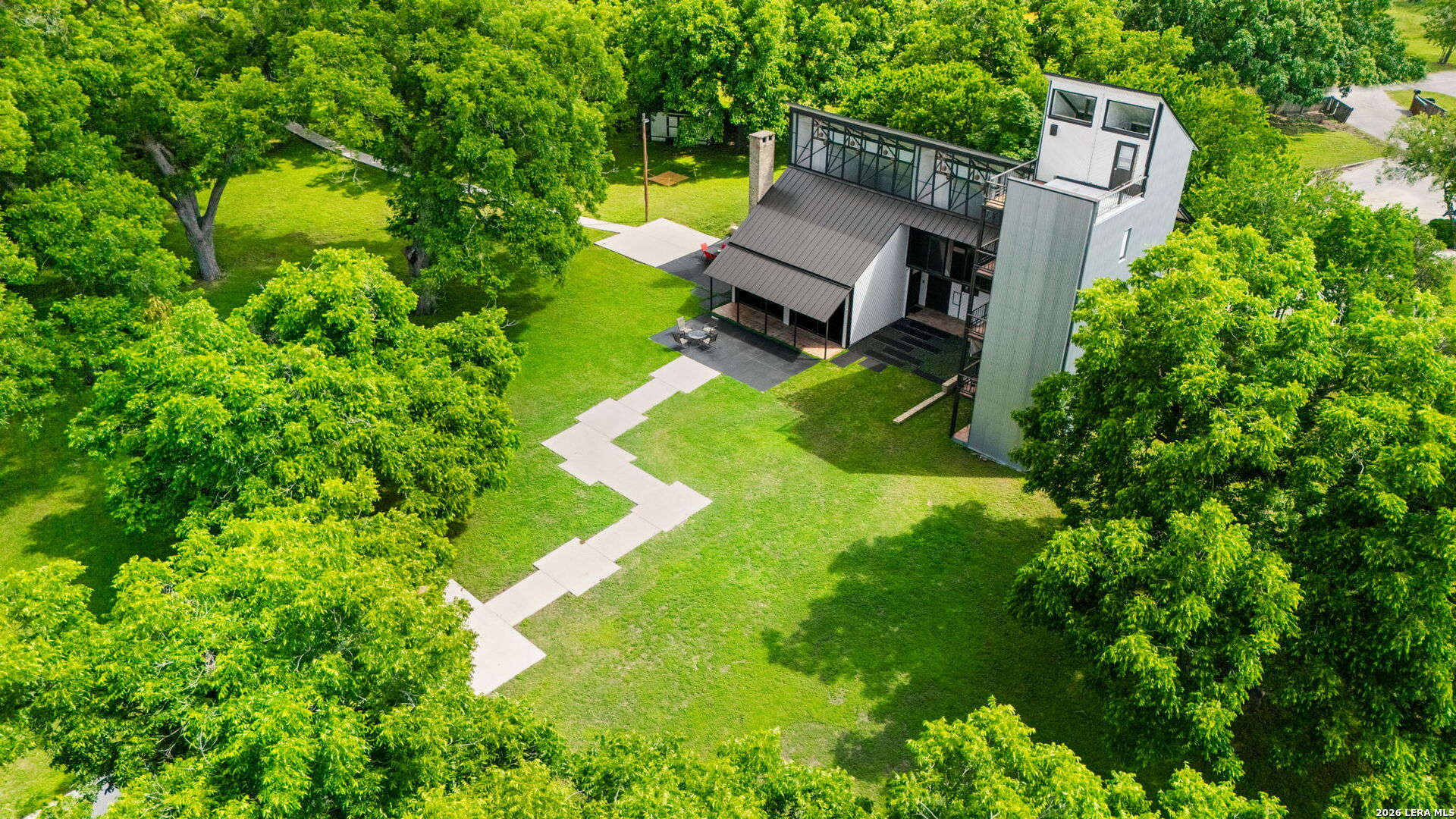 102 Lenz Dr