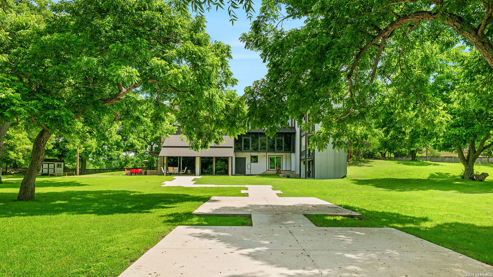 102 Lenz Dr