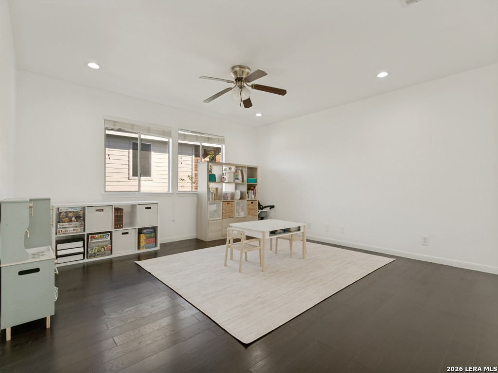 2402 Encino Cedros