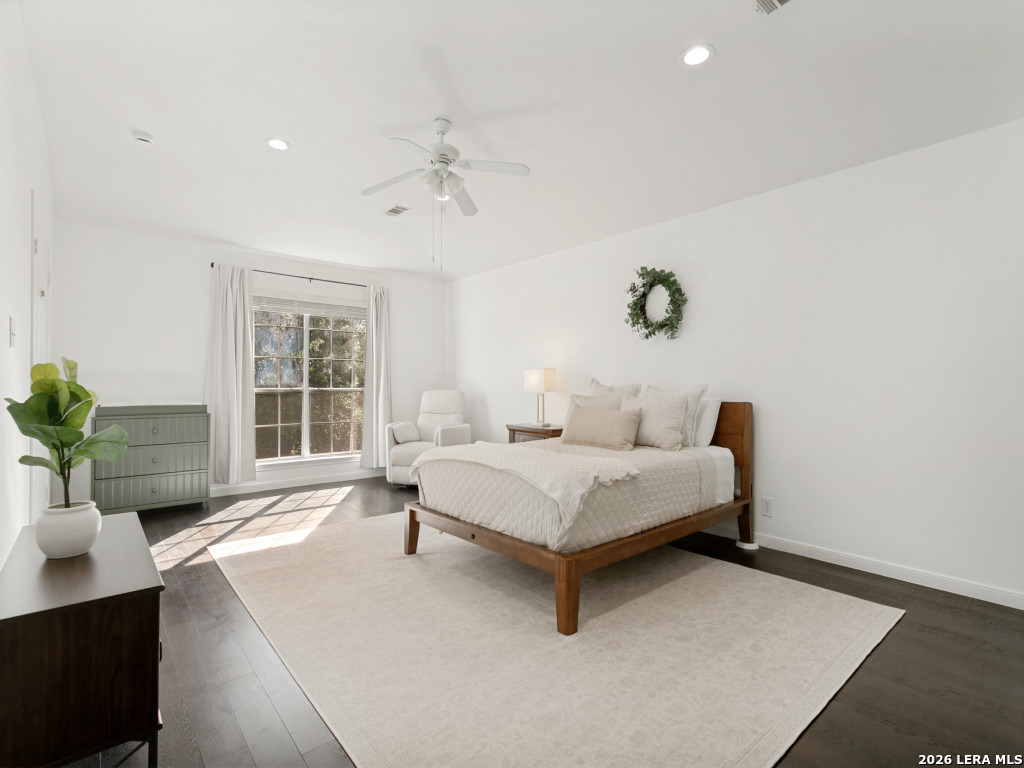2402 Encino Cedros